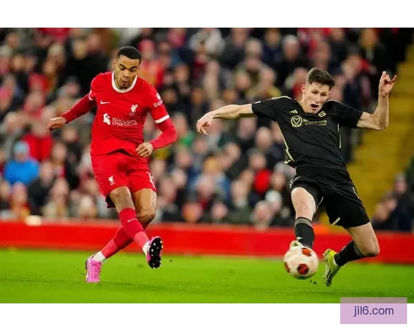 加克波拉起倒地科尔克茨,利物浦赛后握手尽显体育精神,温情一幕 加克波拉起倒地科尔克茨,利物浦赛后握手尽显体育精神,温情一幕